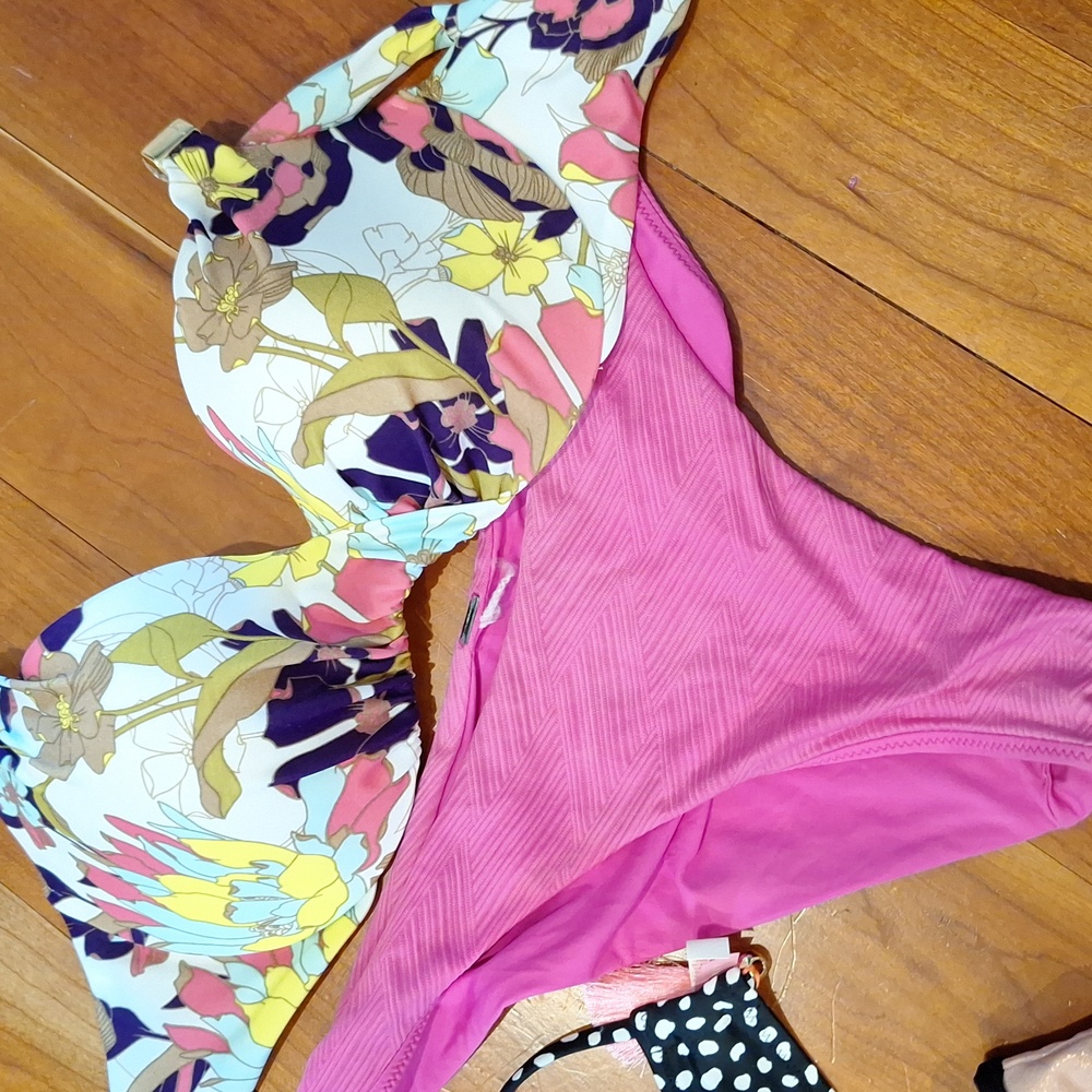 Victoria's Secret Bikini Bundle - Picture 4 of 9